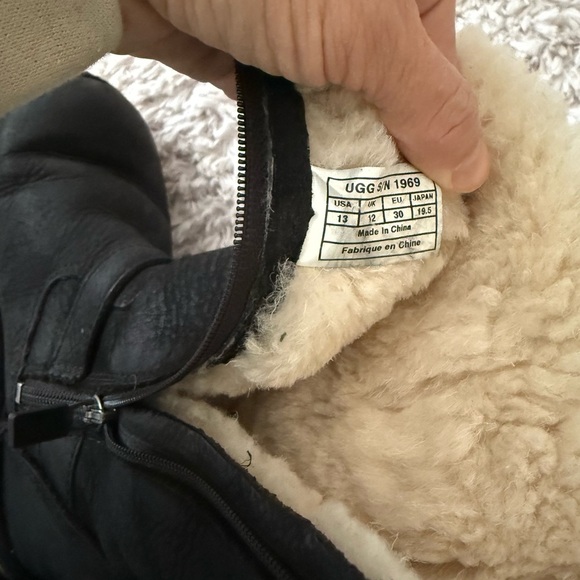 UGG Kids Size 13 Black Leather Boots - Picture 8 of 9